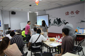 新鄉(xiāng)網(wǎng)站客服部第三期服務(wù)咨詢?nèi)諘h報道